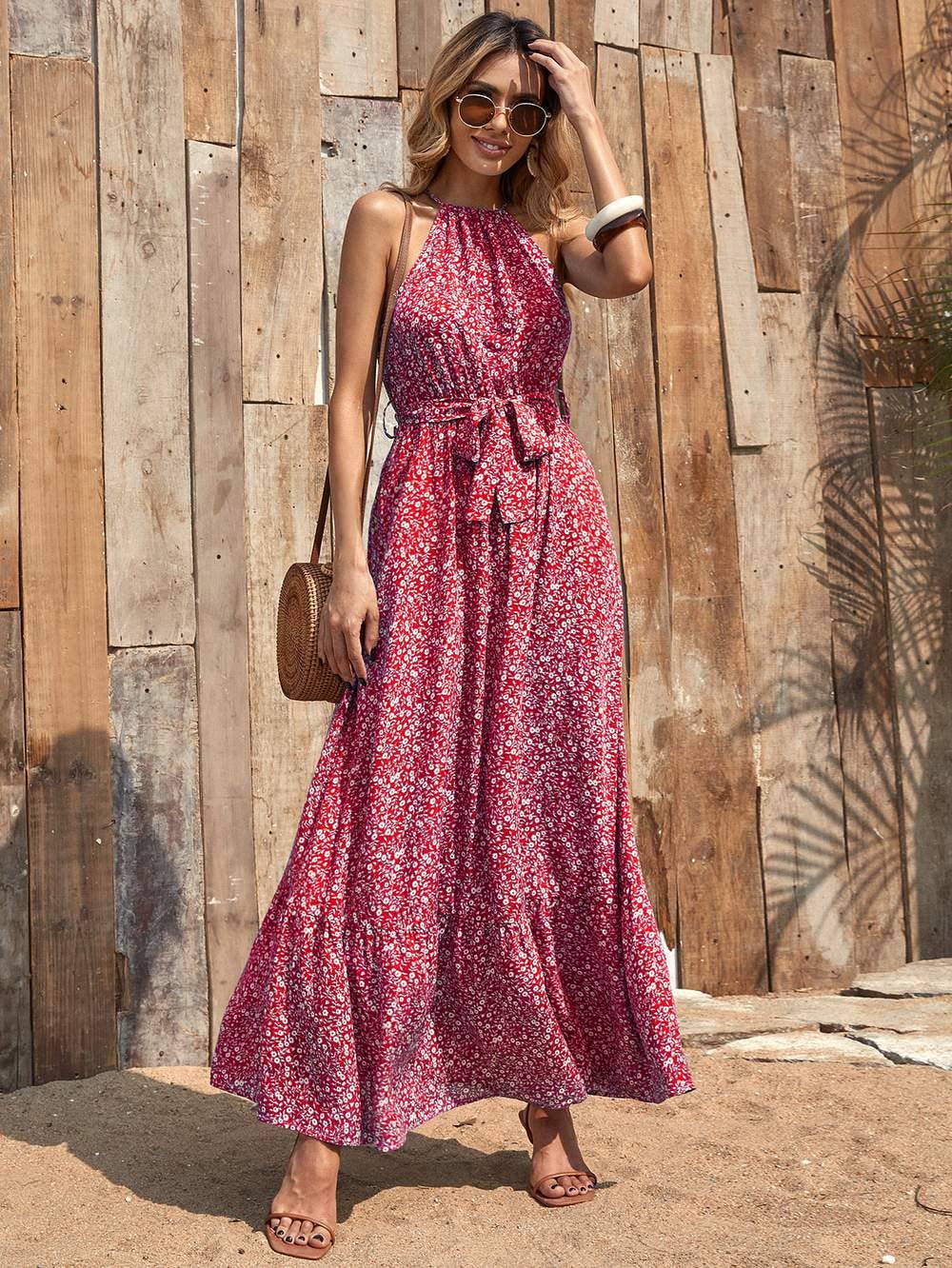 Vestido halter bajo fruncido con cinturón floral ditsy
