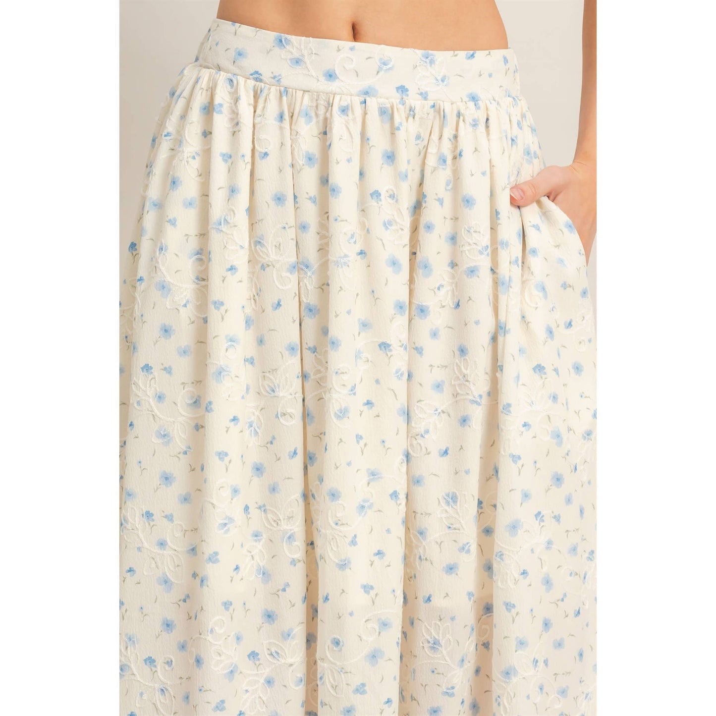 Maxi falda con bordado floral