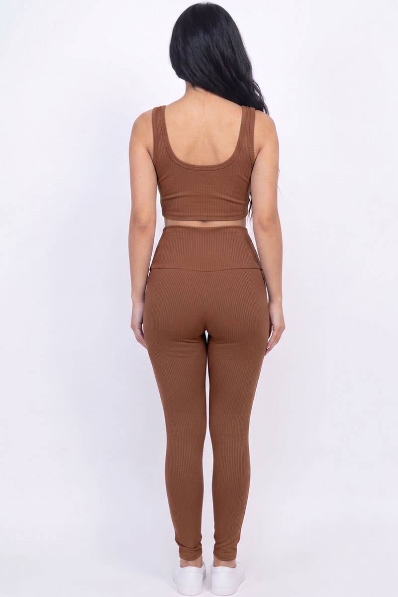 Conjunto de top corto acanalado y leggings