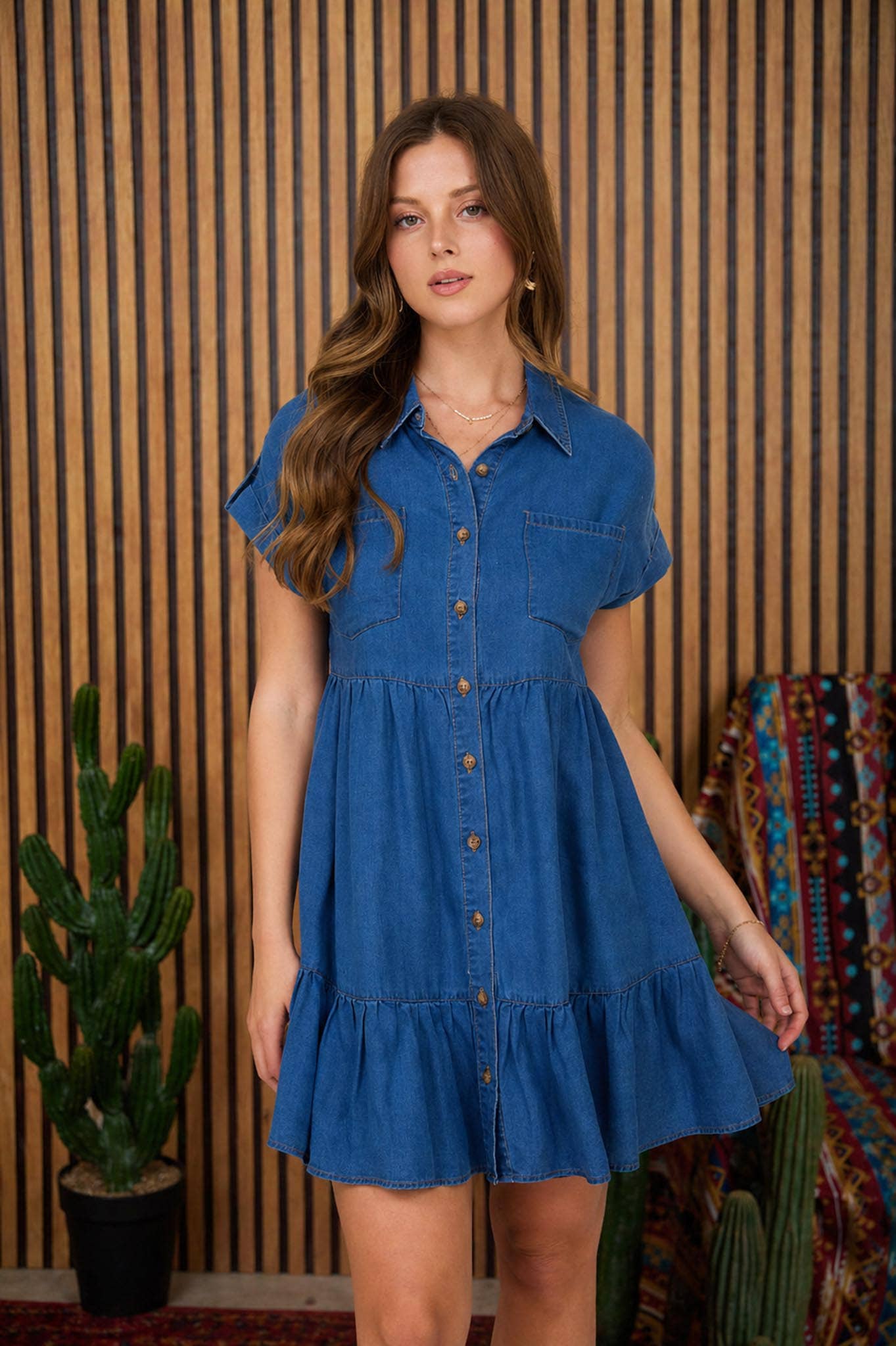 VESTIDO CAMISERO CON CUELLO Y BOTONES EN CHAMBRAY OSCURO