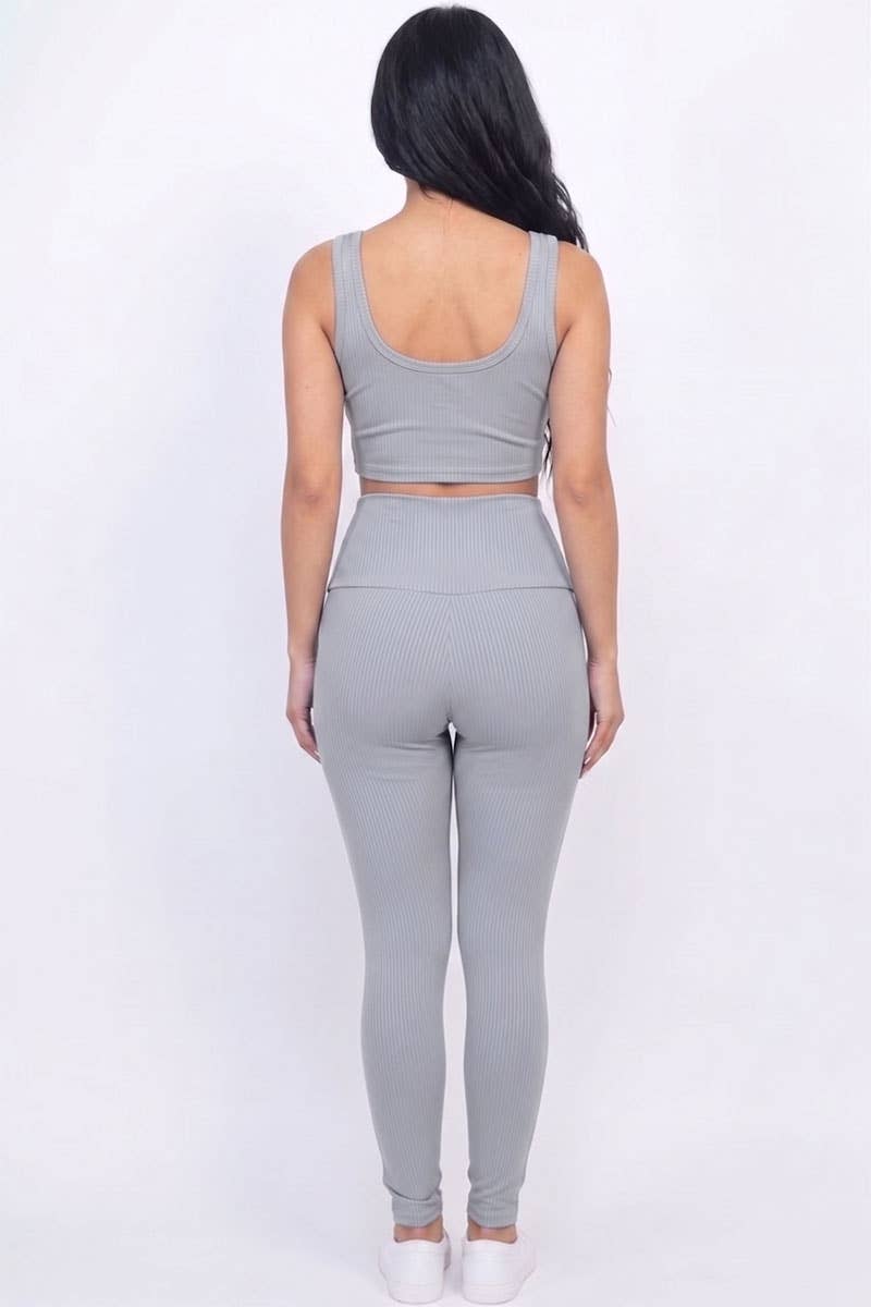 Conjunto de top corto acanalado y leggings