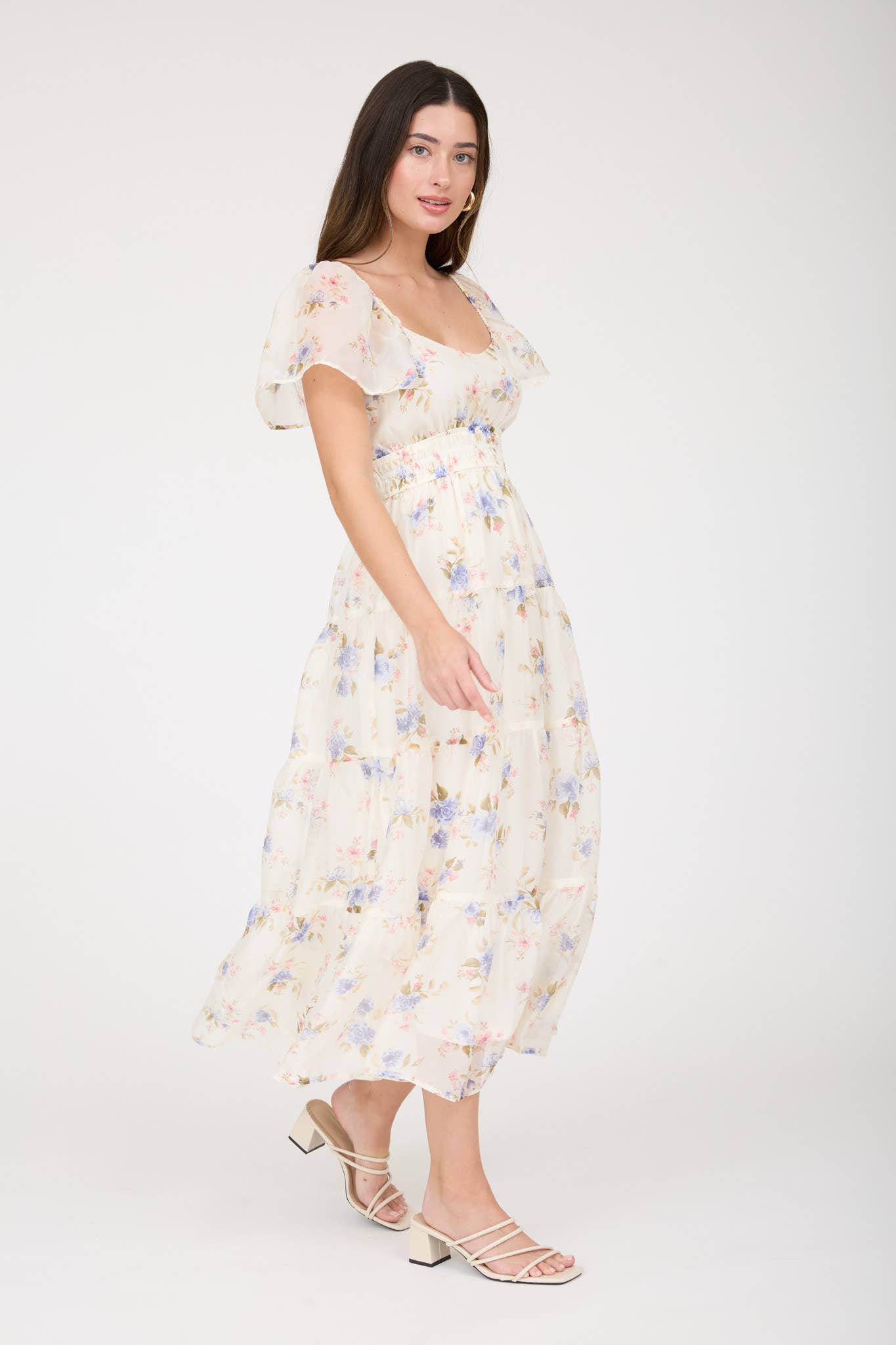 Vestido midi de gasa floral con mangas de volante y fruncido
