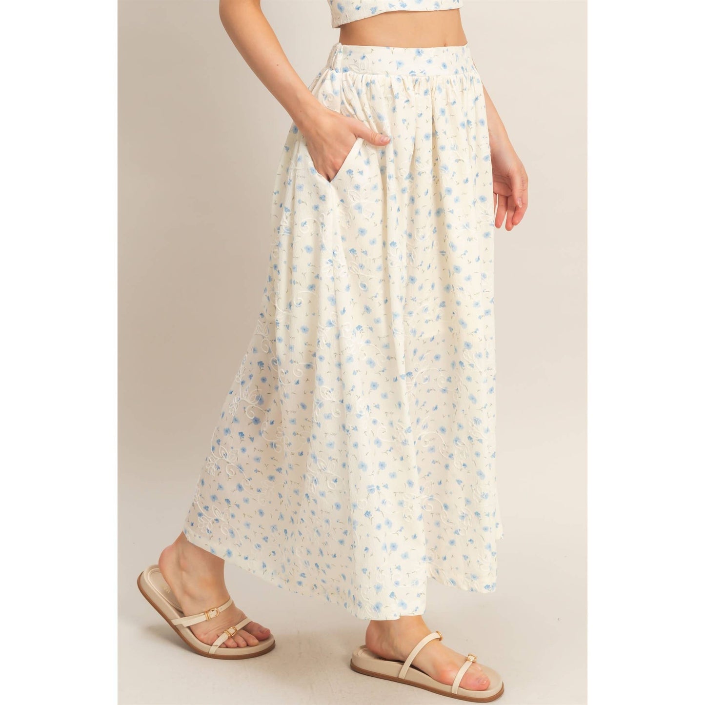 Maxi falda con bordado floral
