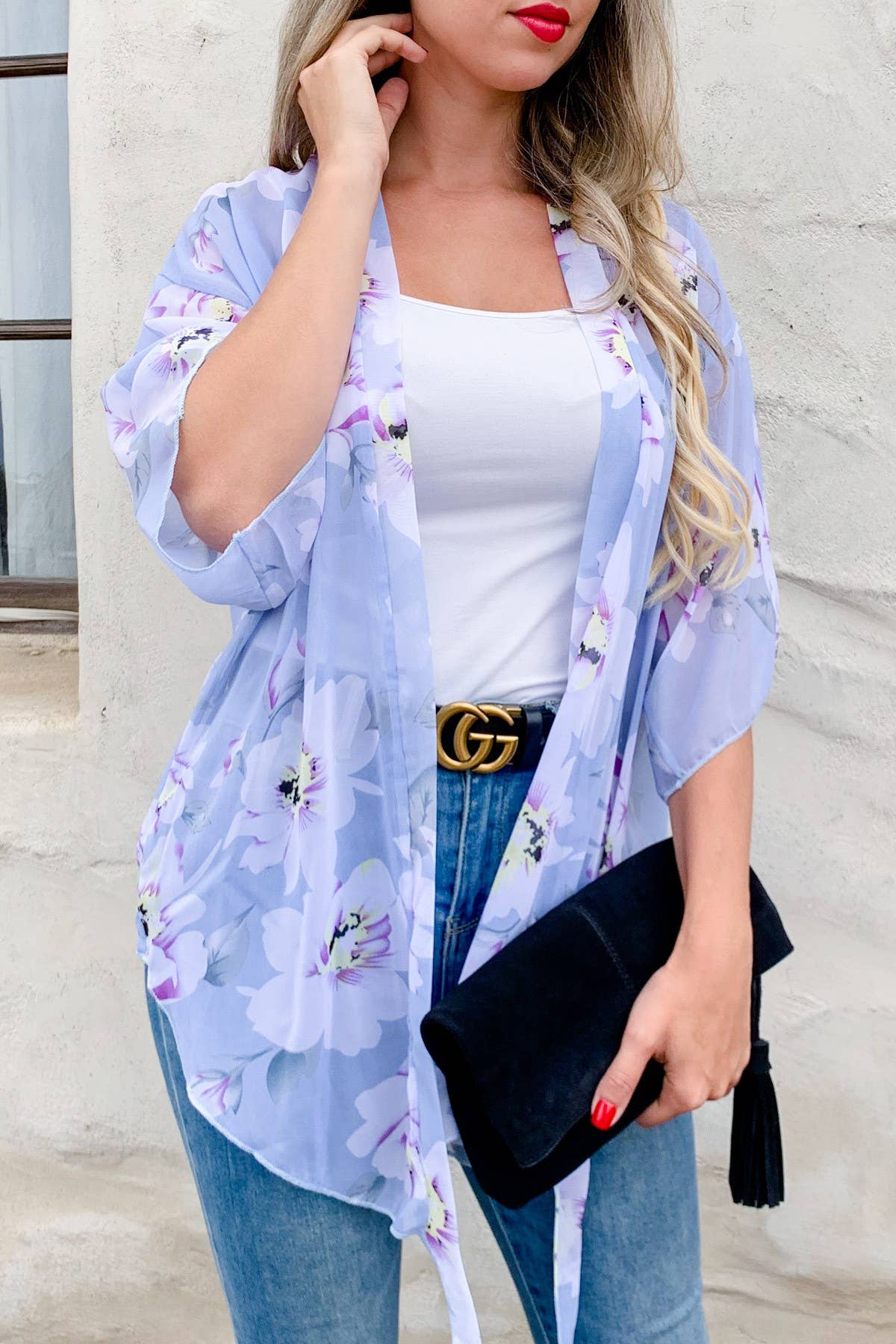 Kimono transparente de chifón gris con lazo frontal y estampado floral