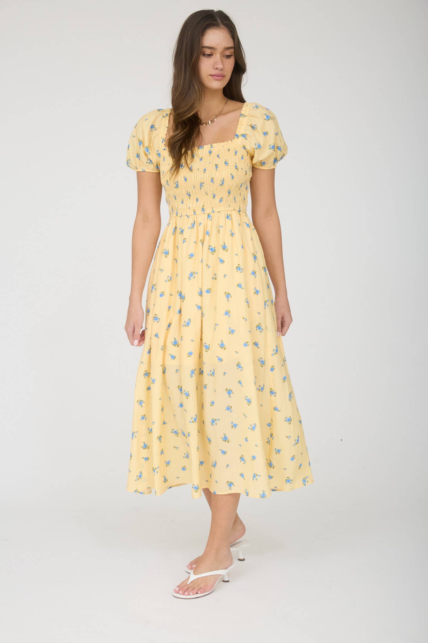 VESTIDO MIDI FLORAL CON MANGAS ABULLONADAS FRUNCIDAS