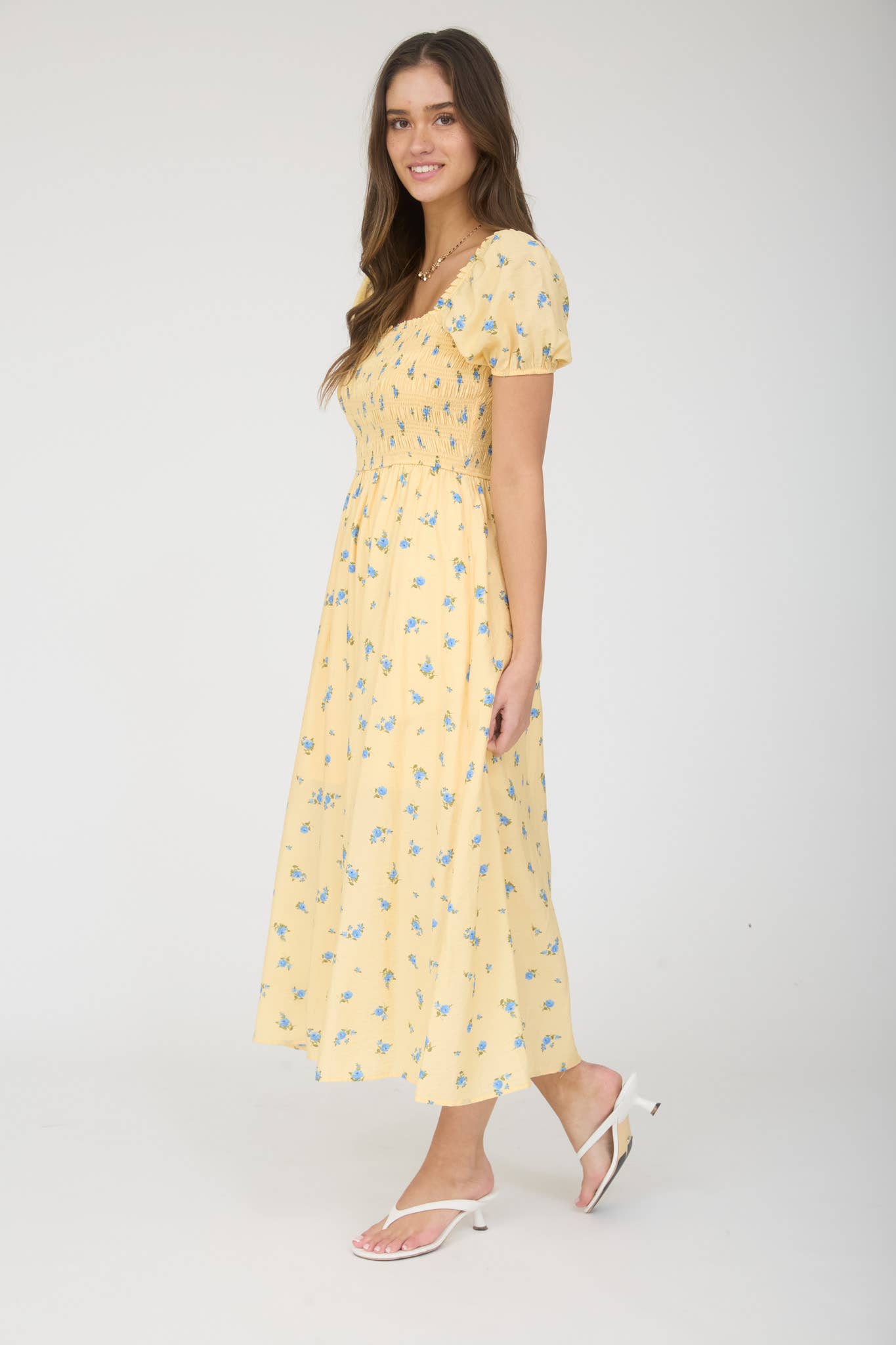 VESTIDO MIDI FLORAL CON MANGAS ABULLONADAS FRUNCIDAS