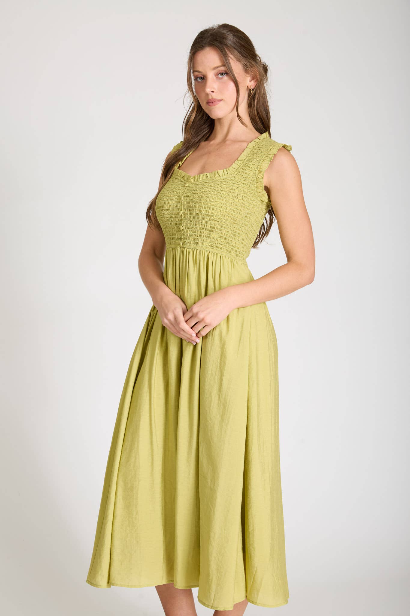 Vestido midi fruncido con escote corazón y botones falsos (PREVENTA)