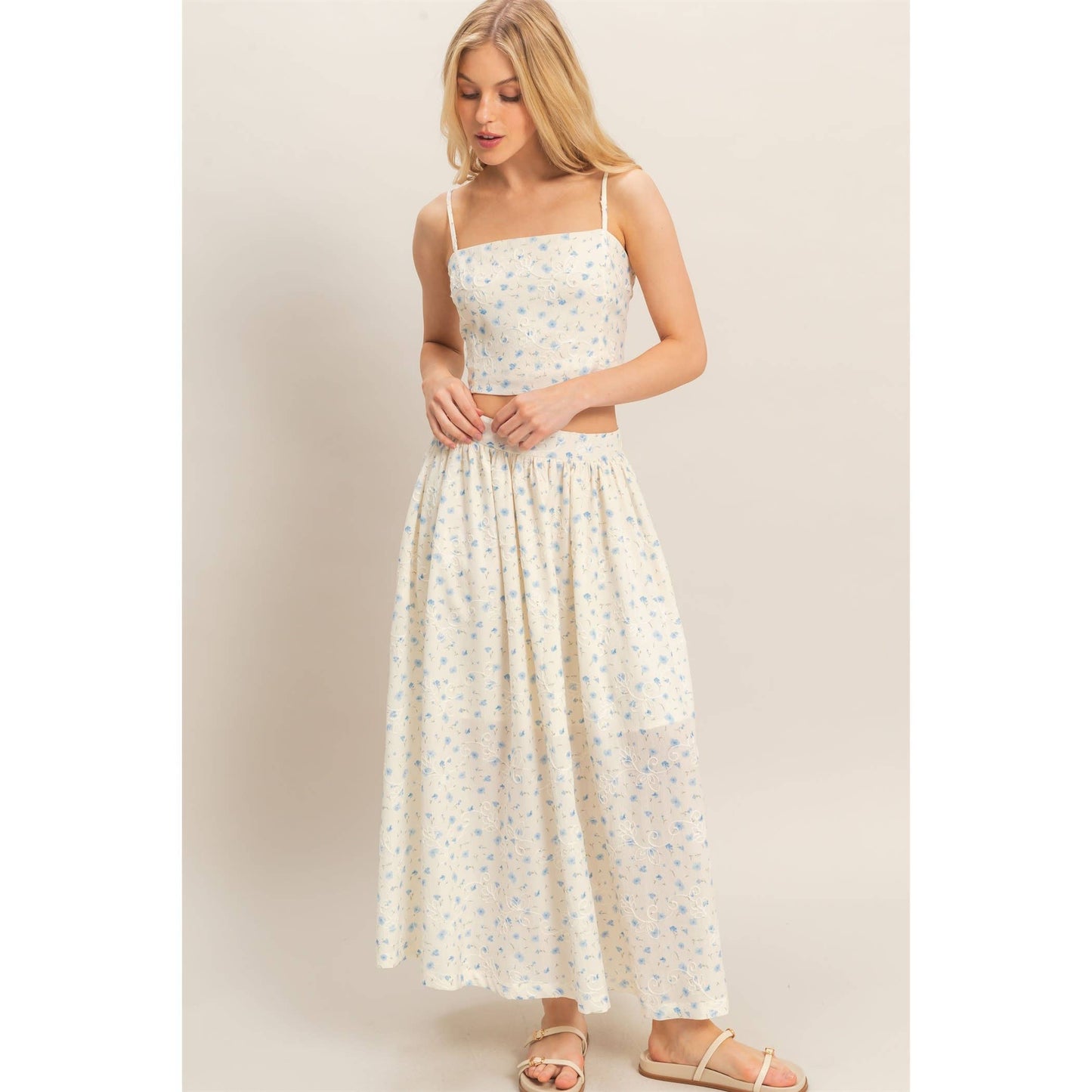 Maxi falda con bordado floral