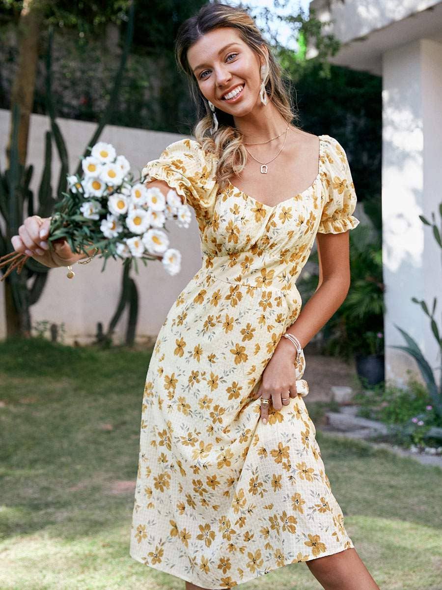 Vestido playero mediano amarillo con estampado floral de cuello joya