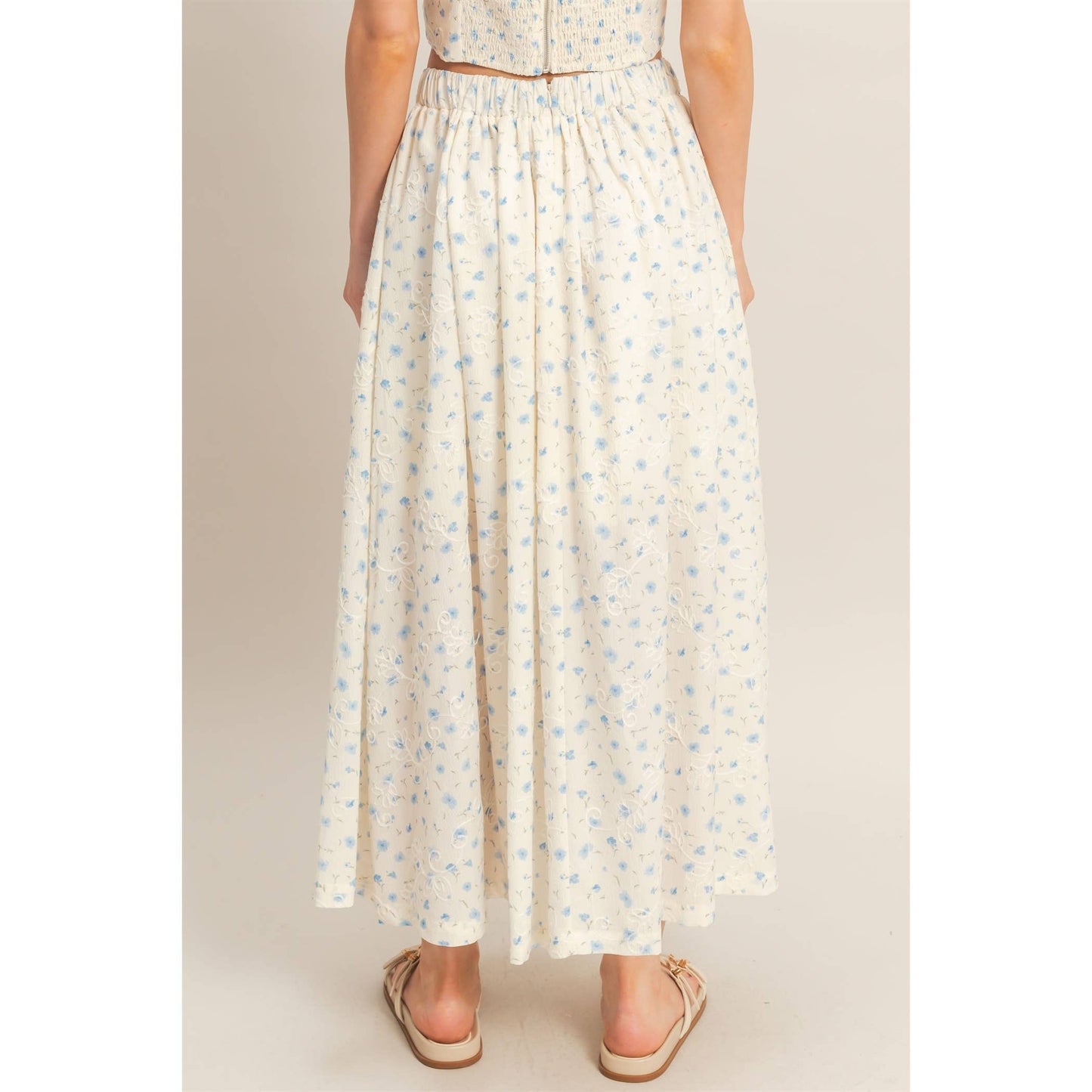 Maxi falda con bordado floral