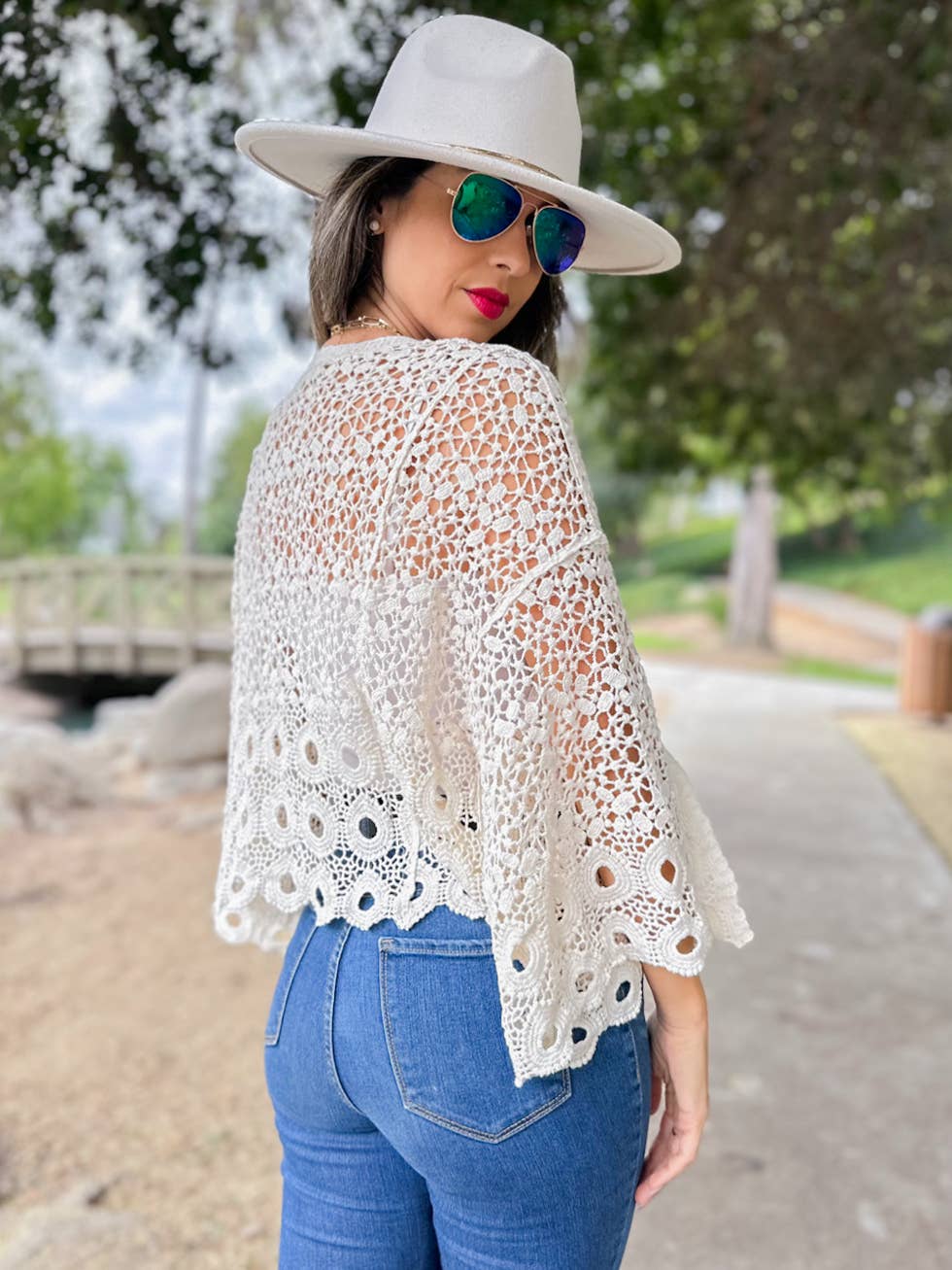 Cárdigan abierto de crochet con patrón floral boho único