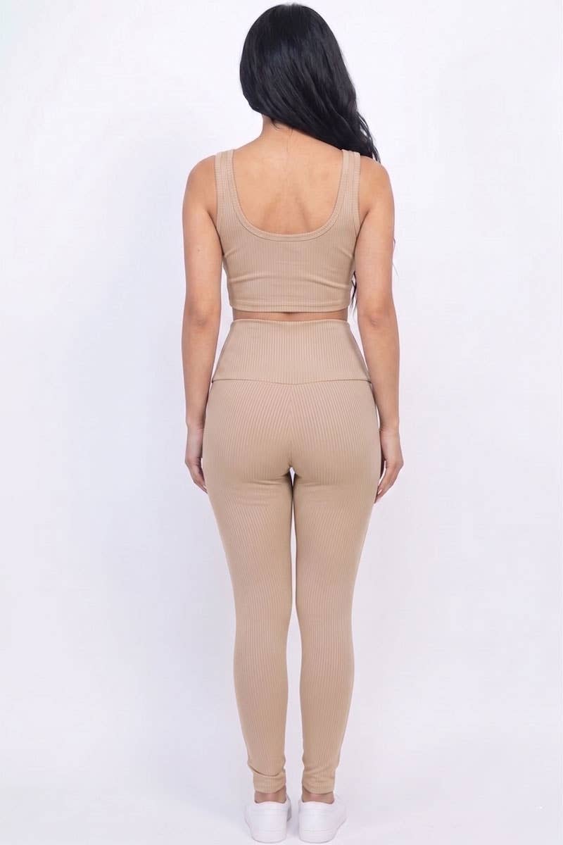 Conjunto de top corto acanalado y leggings