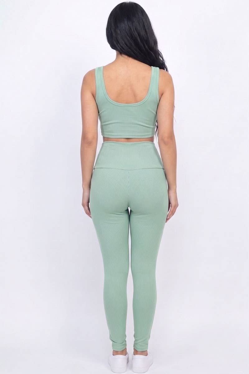 Conjunto de top corto acanalado y leggings