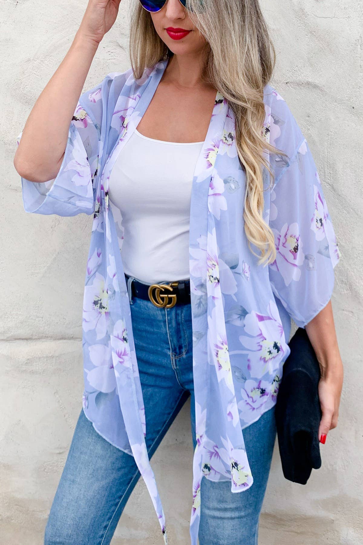 Kimono transparente de chifón gris con lazo frontal y estampado floral