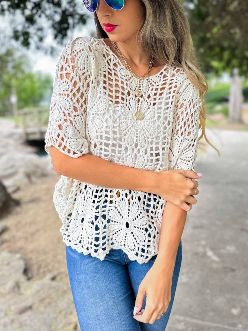 Top de punto con mangas dolman de crochet floral boho marfil