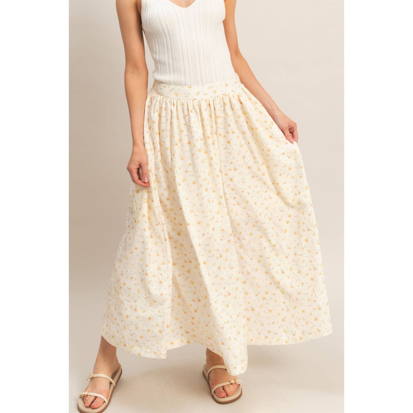 Maxi falda con bordado floral