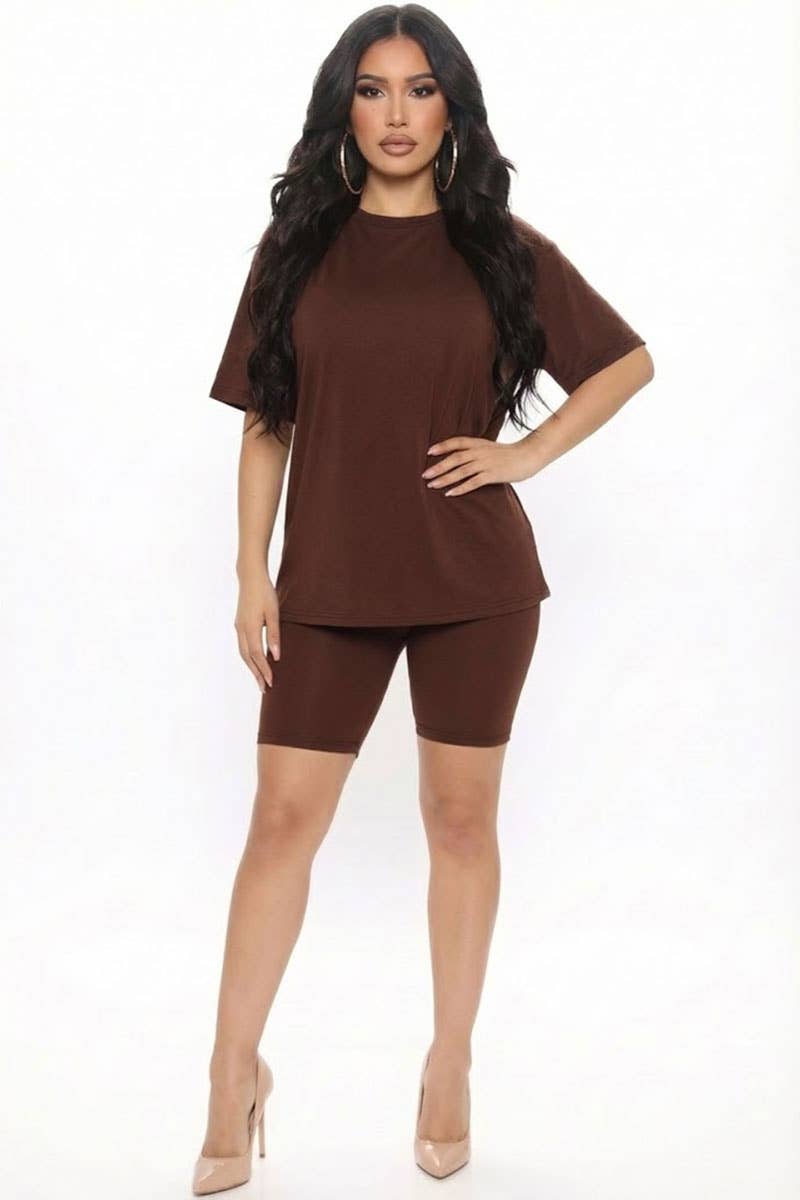 Conjunto de camiseta holgada y shorts ciclistas