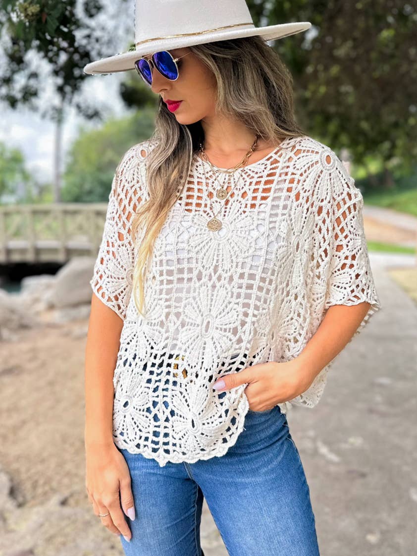 Top de punto con mangas dolman de crochet floral boho marfil