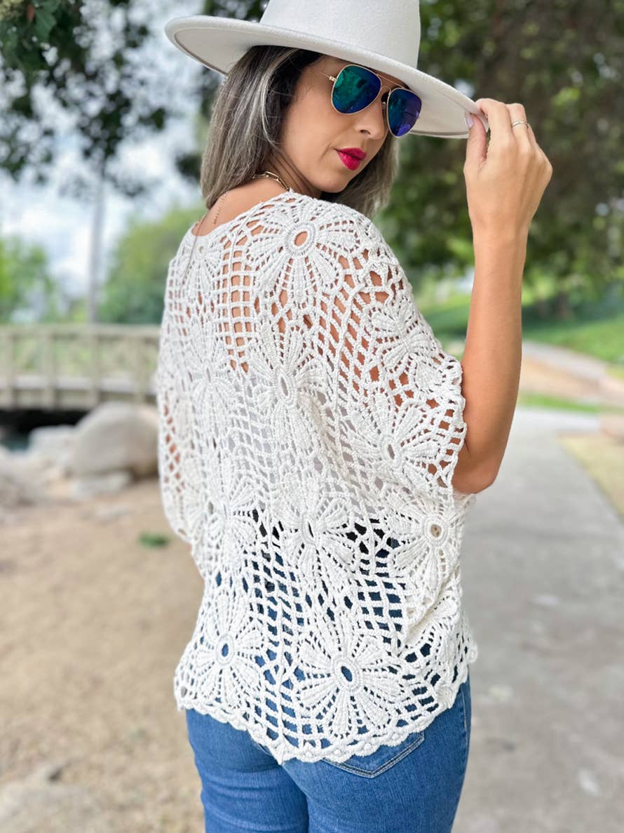 Top de punto con mangas dolman de crochet floral boho marfil