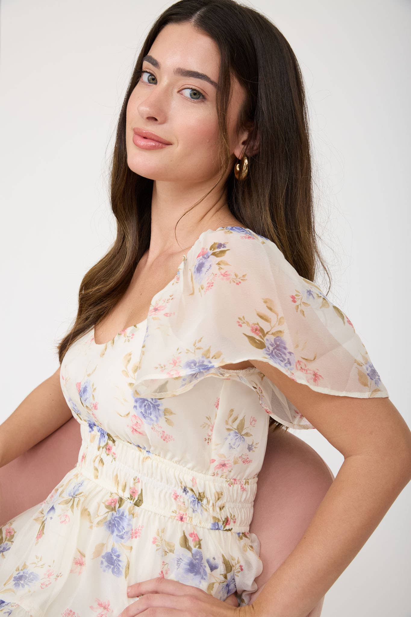 Vestido midi de gasa floral con mangas de volante y fruncido