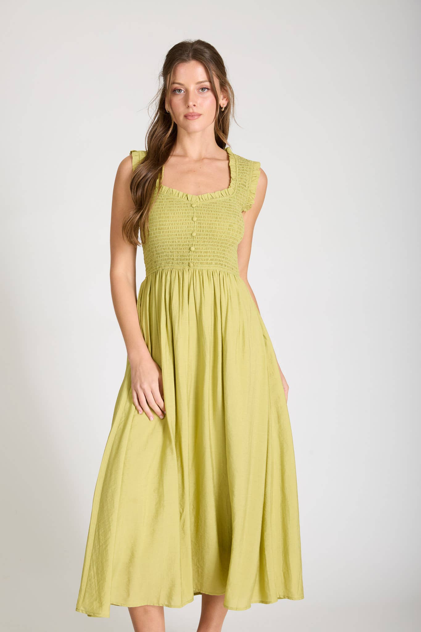 Vestido midi fruncido con escote corazón y botones falsos (PREVENTA)