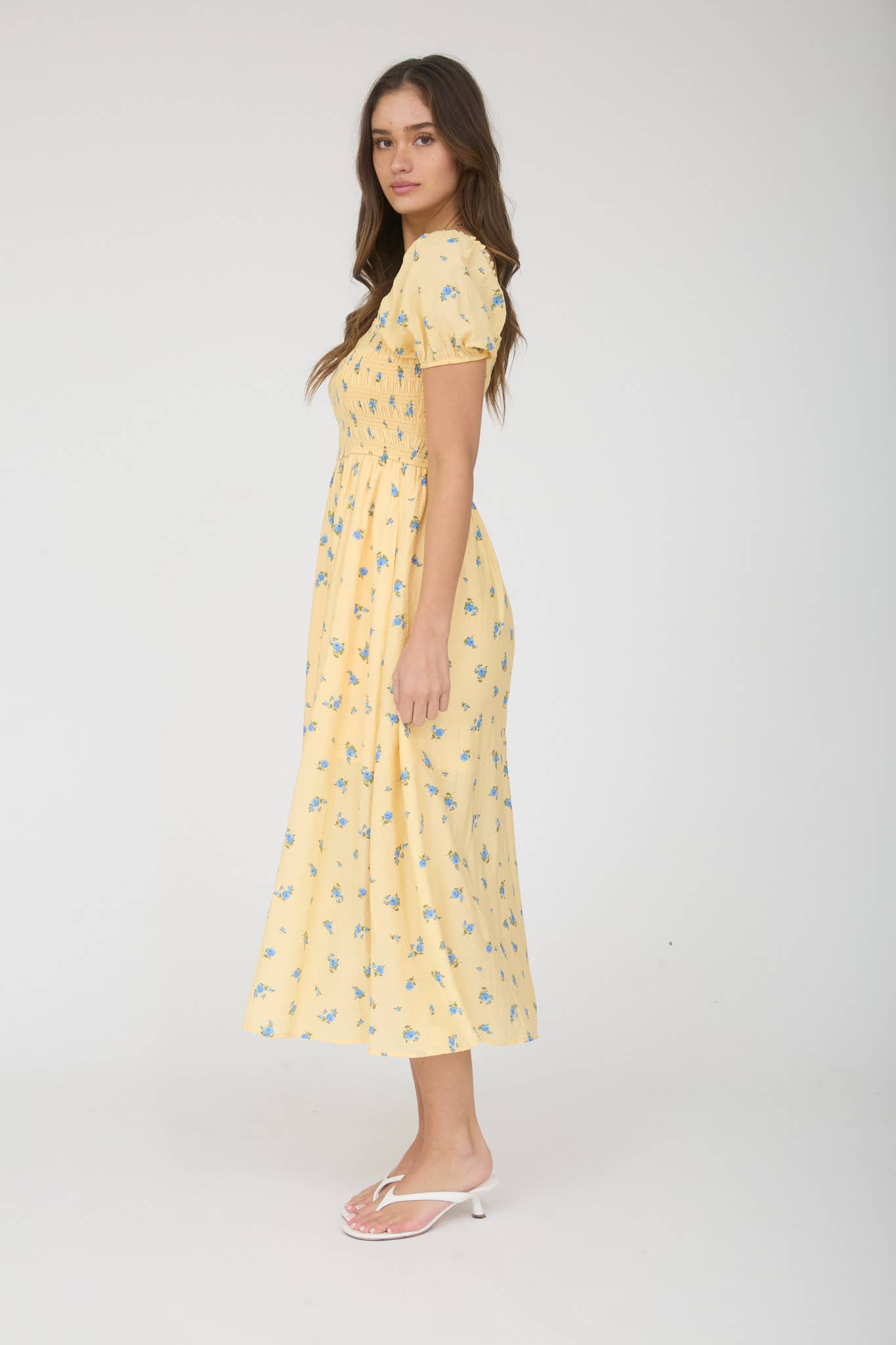 VESTIDO MIDI FLORAL CON MANGAS ABULLONADAS FRUNCIDAS
